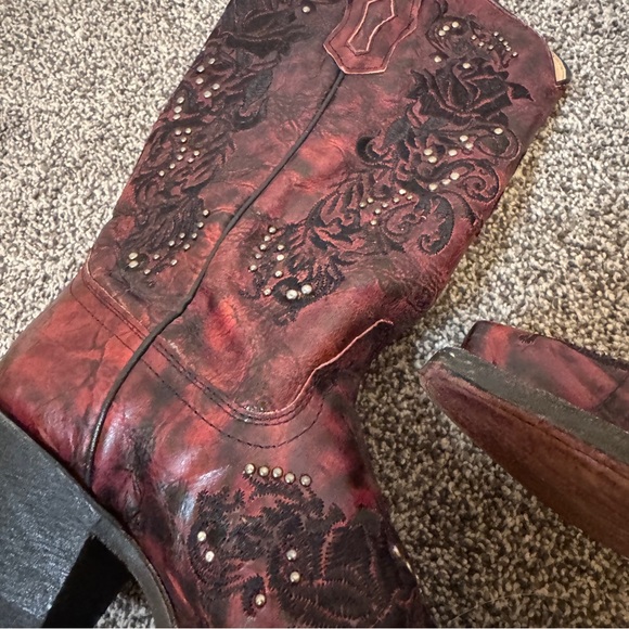Corral Women’s 6M Red/Black Floral Embroidered Studded Snip Toe Western Boots - Picture 10 of 10